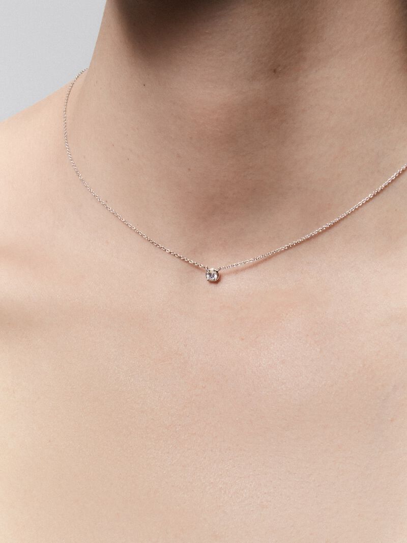 18K white gold chain pendant with solitary diamond image number 3