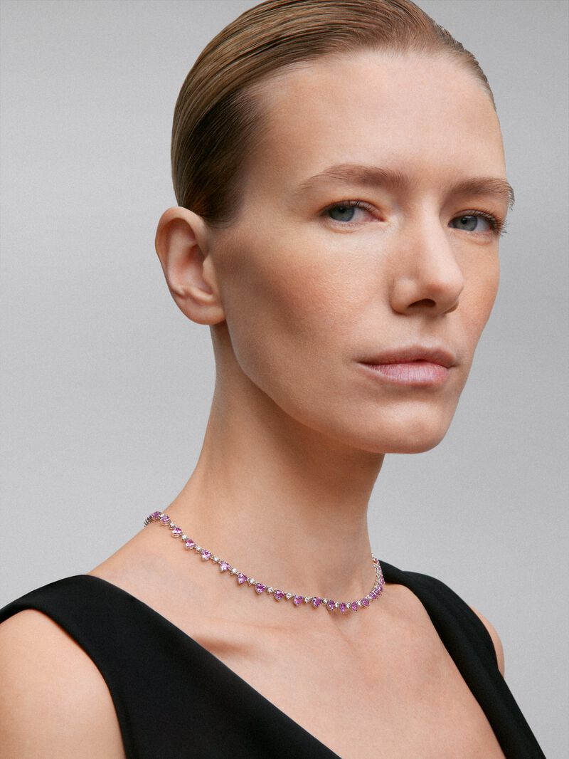 18K white gold necklace with 23 heart-cut pink sapphires with a total of 17.29 cts, 37 brilliant-cut diamonds with a total of 5.5 cts and 22 brilliant-cut diamonds with a total of 2.26 cts image number 1