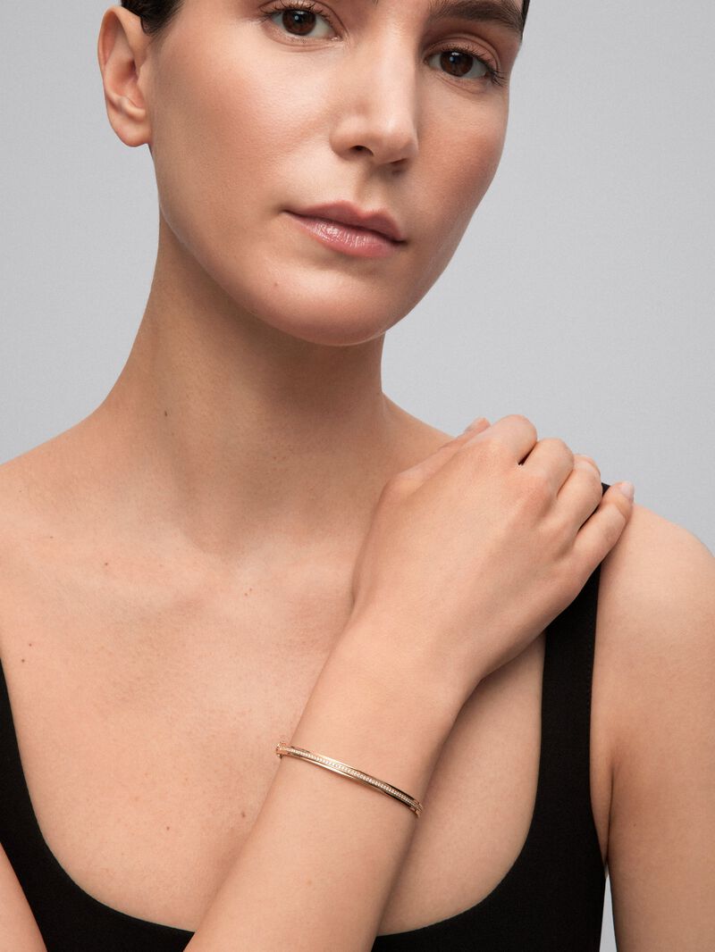 Rigid 18K yellow gold bracelet with 64 brilliant-cut diamonds with a total of 0.38 cts image number 1