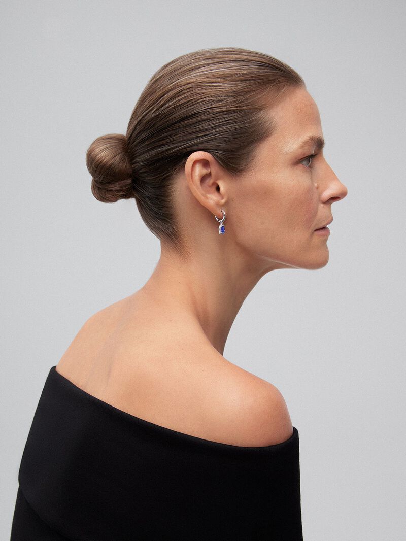 18K white gold earrings with 2 cushion-cut tanzanites with a total of 1.73 cts and 62 brilliant-cut diamonds with a total of 0.47 cts image number 1
