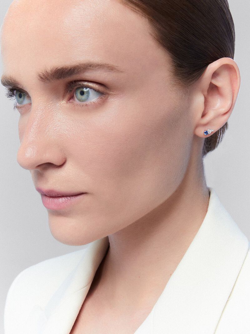 Right individual earring made of 18K white gold with sapphire and diamonds. image number 5