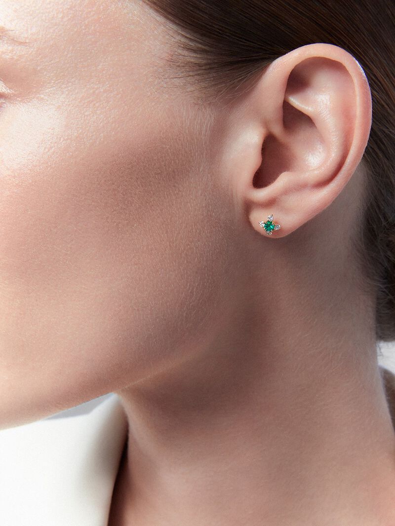 18K yellow gold flower earrings with emerald and diamonds. image number 1