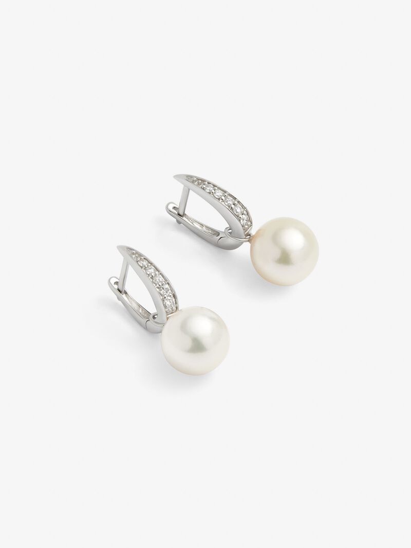 18K white gold earrings with 2 9.5mm pearls and 10 brilliant-cut diamonds with a total of 0.12 cts image number 2