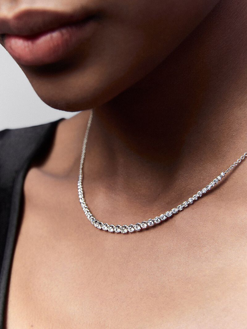 18k white gold necklace with 1.93cts diamonds image number 3