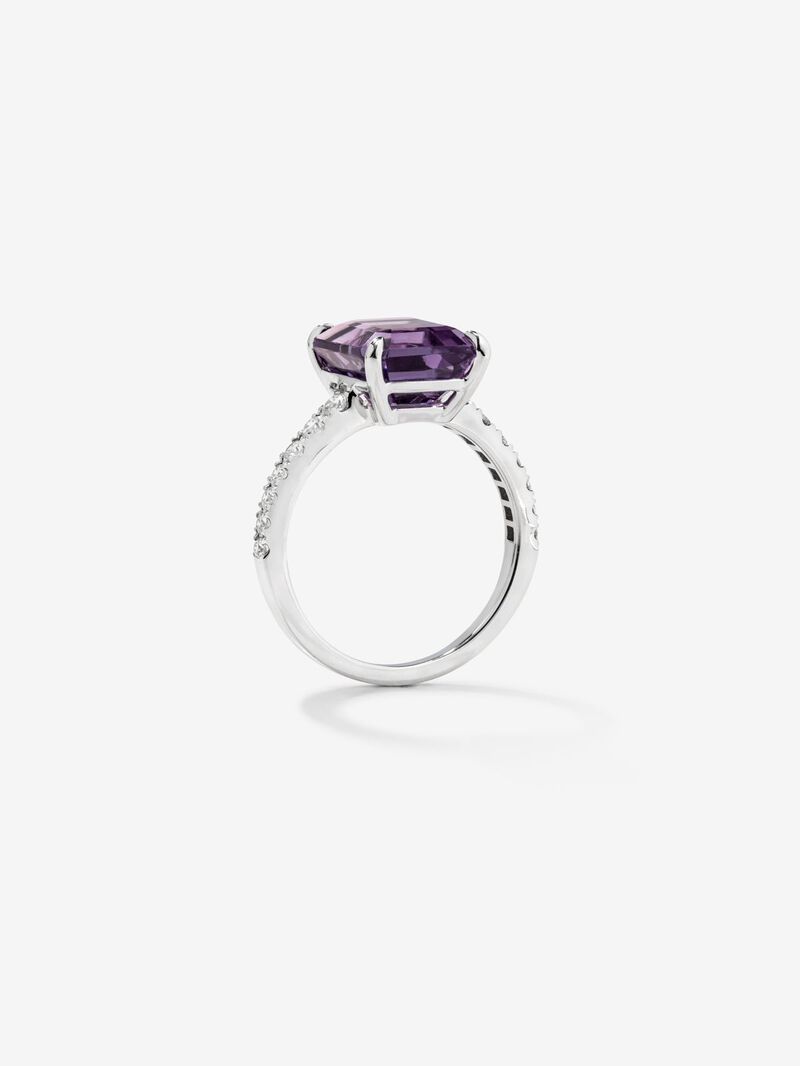 18K white gold ring with emerald-cut purple amethyst of 4.25 cts and 14 brilliant-cut diamonds with a total of 0.32 cts image number 4