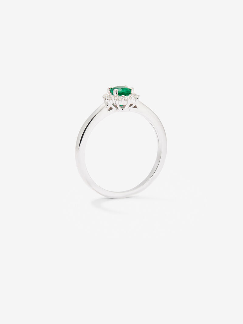 18K white gold ring with oval-cut green emerald of 0.29 cts and brilliant-cut diamonds with a total of 0.24 cts image number 2