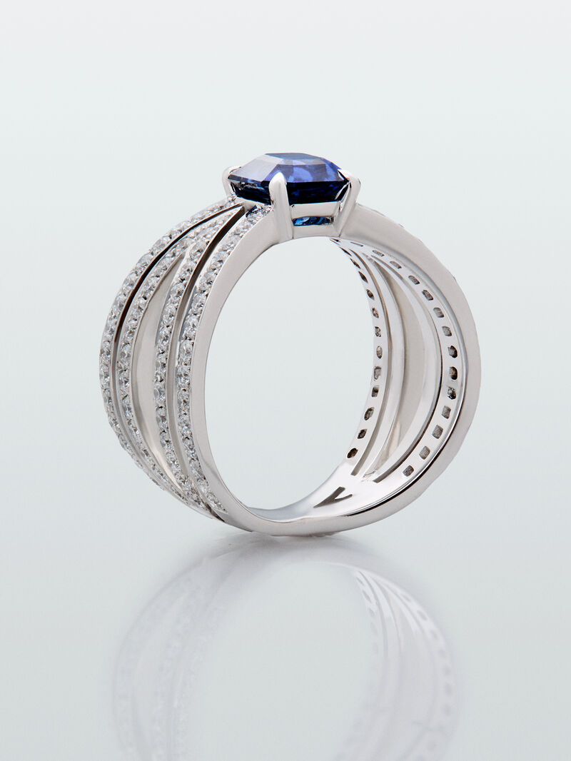 18K white gold multi-arm ring with octagonal-cut blue sapphire of 1.7 cts and brilliant-cut diamonds with a total of 1.10 cts image number 4