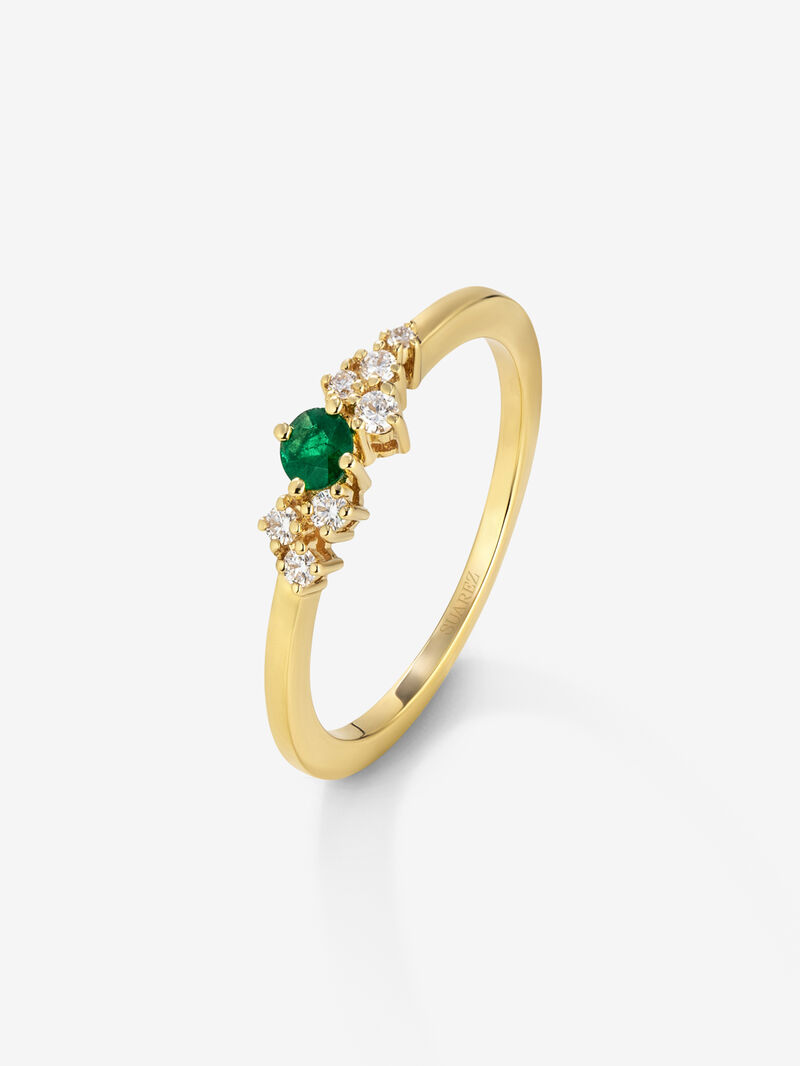 18K yellow gold ring with brilliant cut emerald of 0.1 cts and 7 brilliant cut diamonds with a total of 0.1 cts image number 0