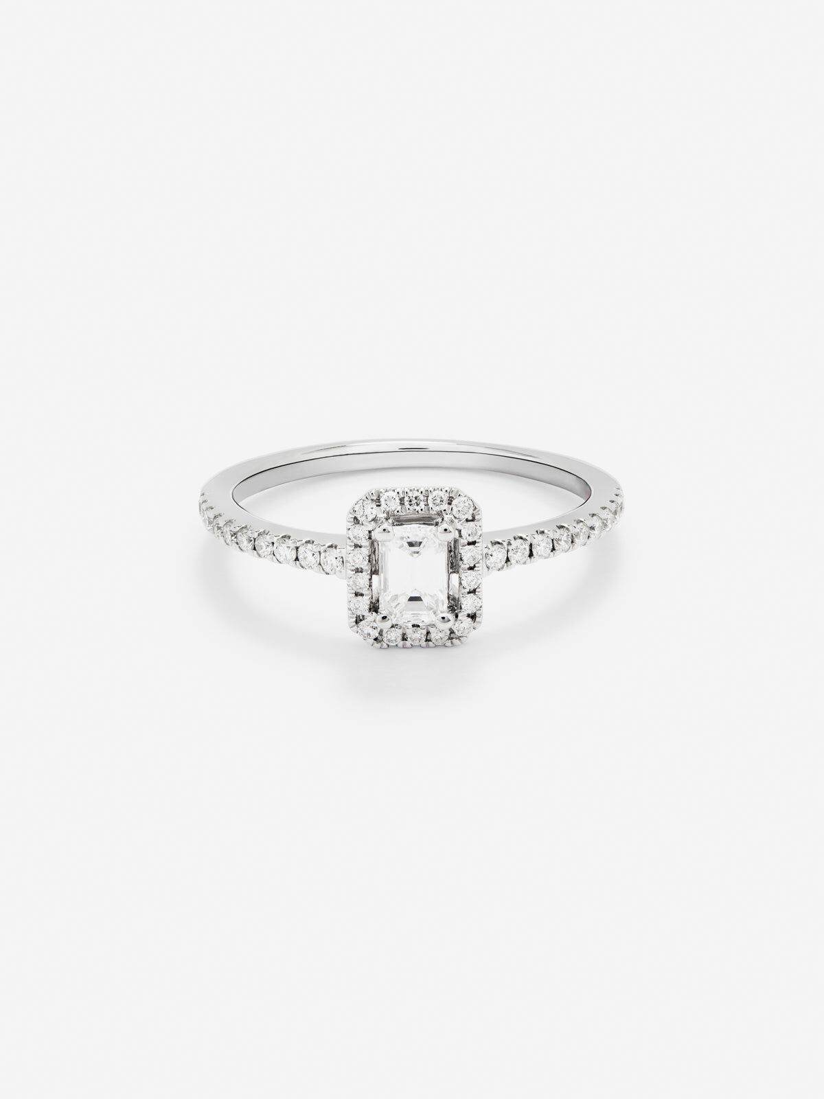 Anillo solitario de compromiso de oro blanco de 18K con diamantes Suarez