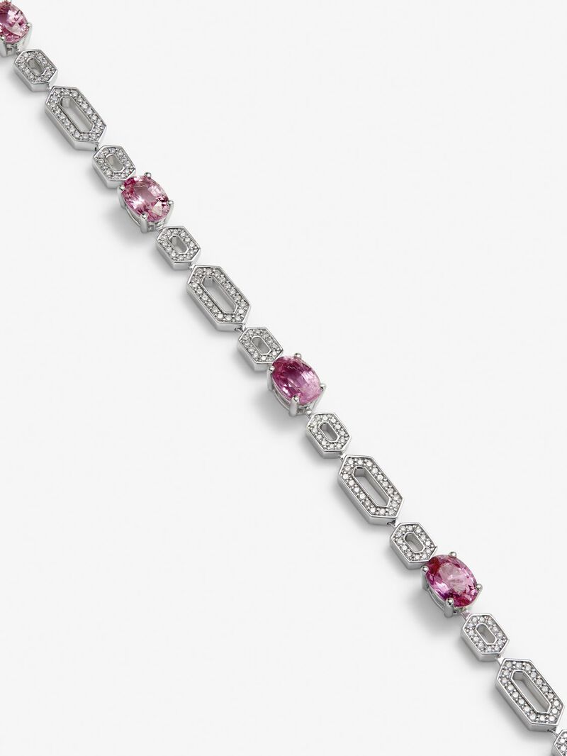 18K white gold necklace with 13 oval-cut vivid pink sapphires with a total of 14.43 cts and 572 brilliant-cut diamonds with a total of 1.73 cts image number 2