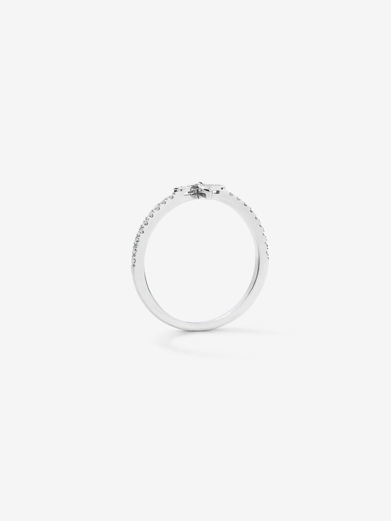 18K White Gold flower ring with diamonds image number 4