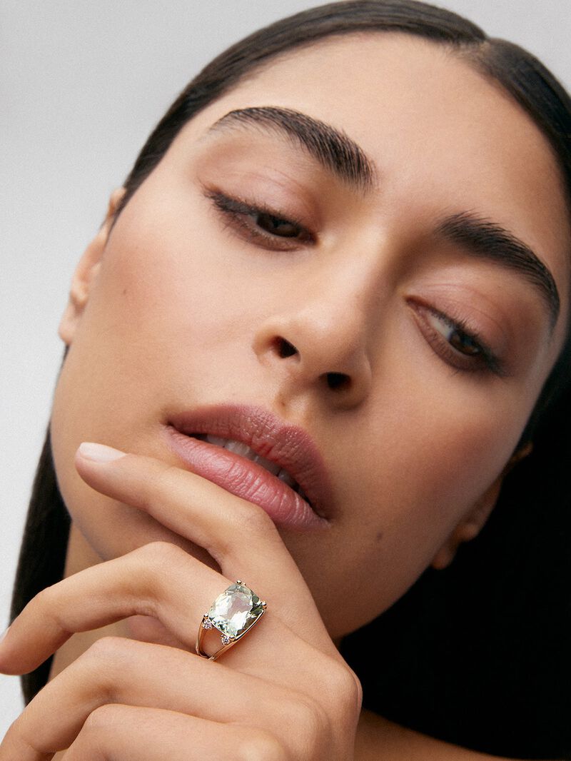 18K yellow gold ring with cushion-cut green amethyst of 7.3 cts and 4 brilliant-cut diamonds with a total of 0.13 cts image number 1