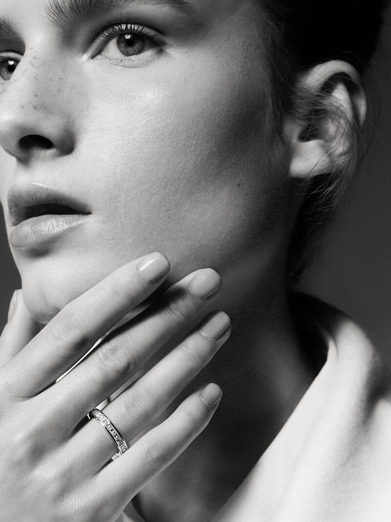 Half ring in 18K white gold with 13 princess-cut diamonds with a total of 1.16 cts image number 3