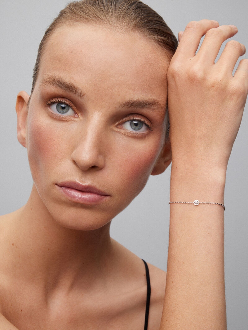18K white gold chain bracelet with solitary diamond and diamond halo. image number 2