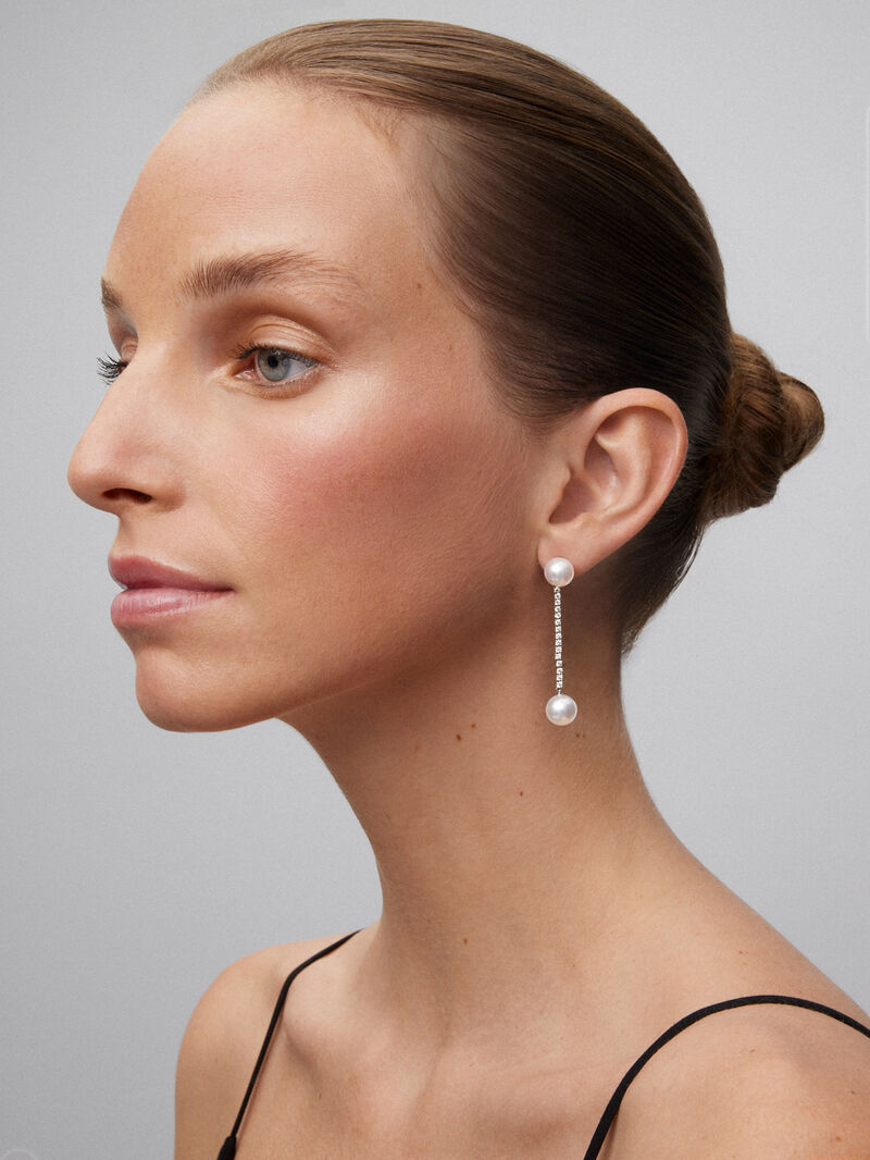 Long 18K white gold pendant earrings with diamond and pearl. image number 4