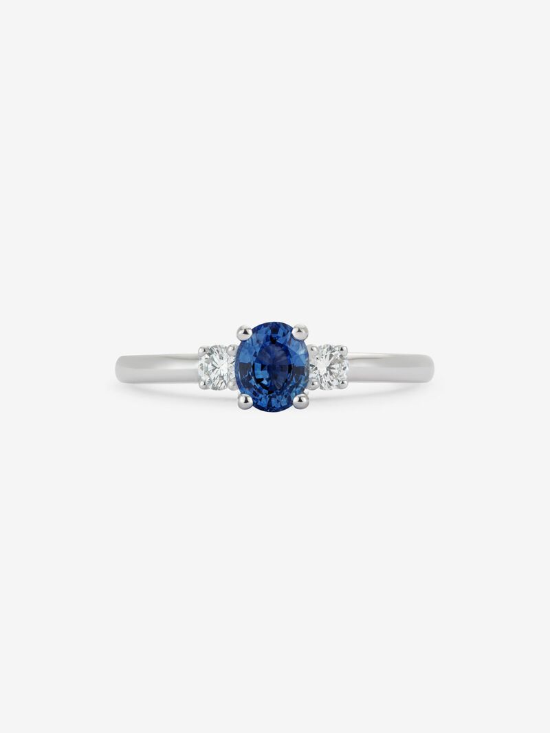 18K white gold triple ring with oval-cut blue sapphire of 0.69 cts and 2 brilliant-cut diamonds with a total of 0.16 cts image number 1