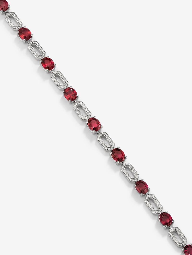 18K white gold necklace with 29 oval-cut red rubies with a total of 18.04 cts and 522 brilliant-cut diamonds with a total of 1.31 cts image number 2