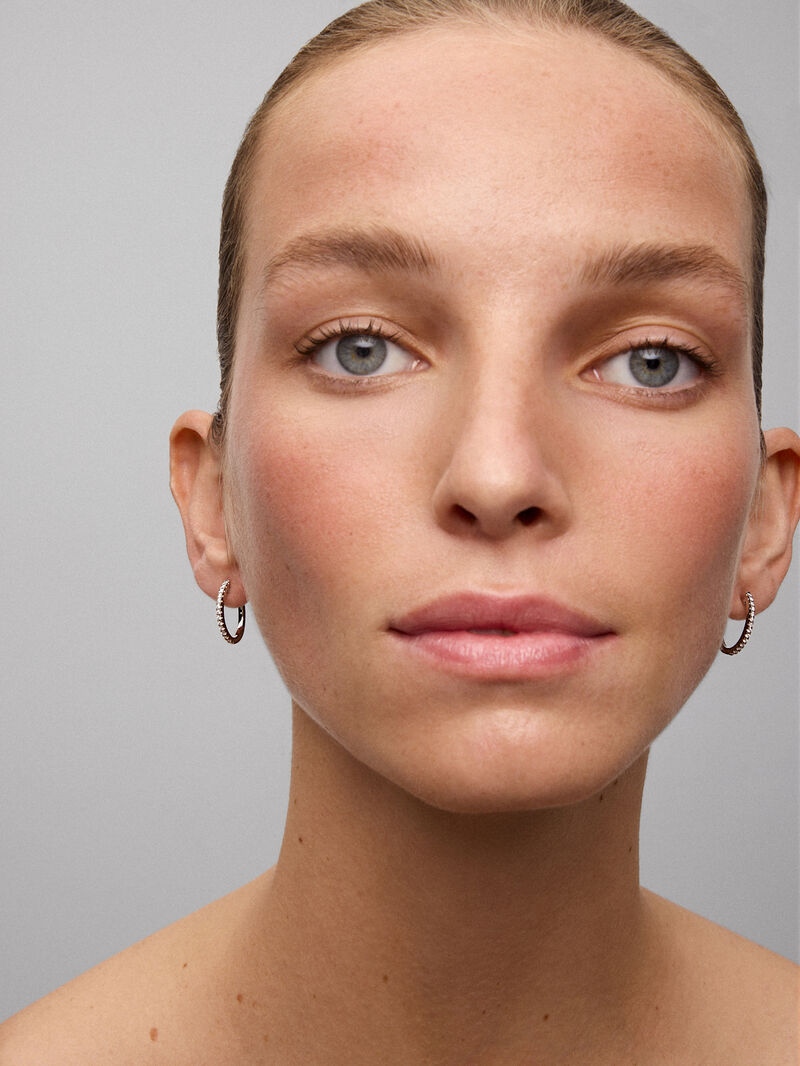 Thin hoop earrings made of 18K white gold with diamonds image number 1