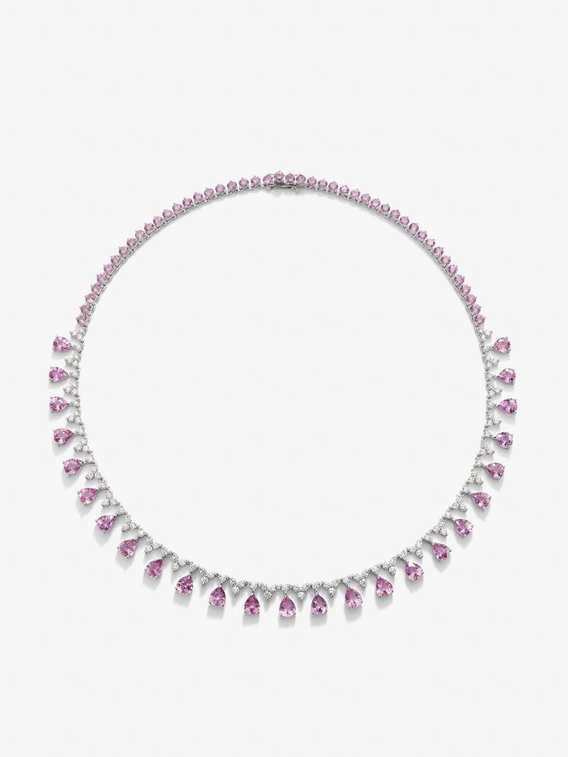 18K white gold rivière necklace with 71 pear-cut and brilliant-cut pink sapphires of 26.89 cts and 103 brilliant-cut diamonds with a total of 3.85 cts image number 0