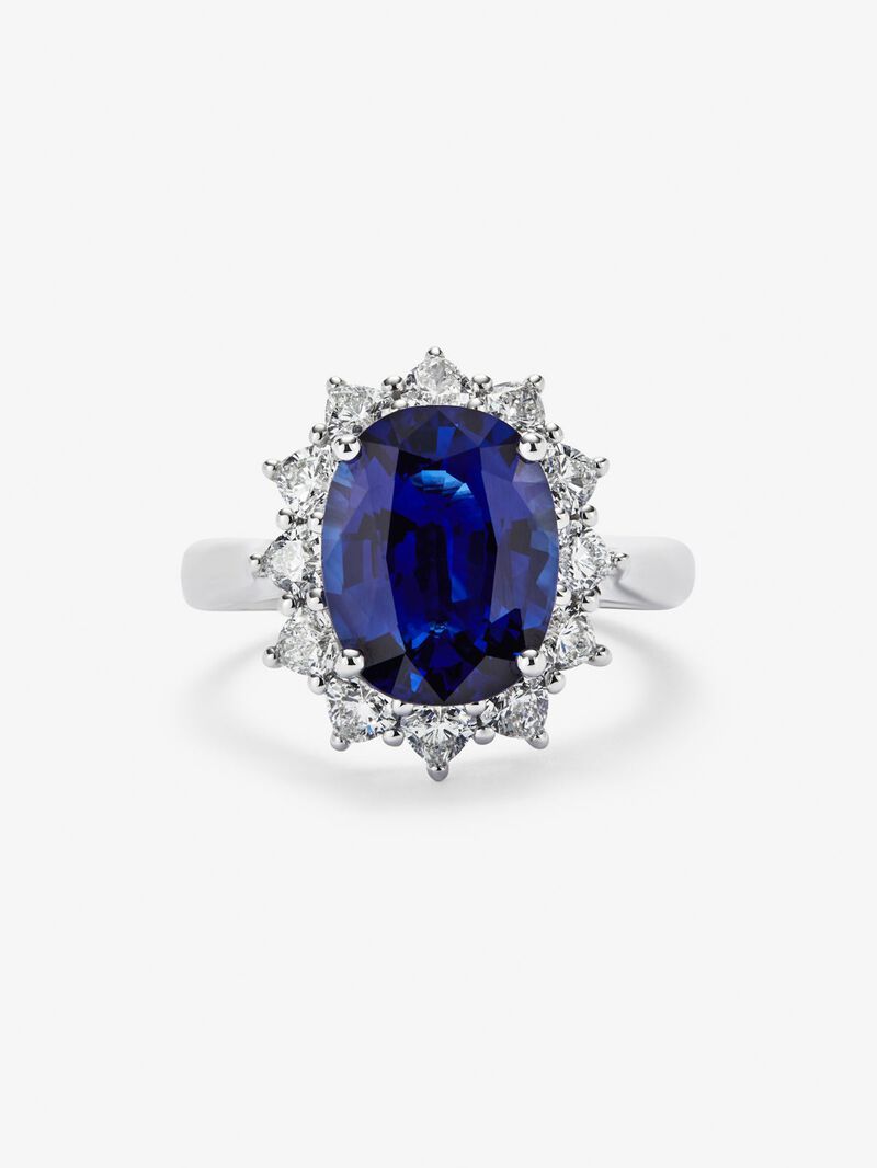 18K white gold ring with vivid blue sapphire in oval cut of 5.01 cts and 10 heart-cut diamonds with a total of 1.06 cts image number 2