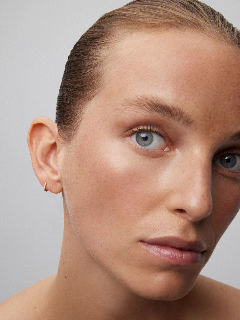 Individual mini hoop earring in 18K rose gold with 10 brilliant-cut diamonds with a total of 0.05 cts image number 3