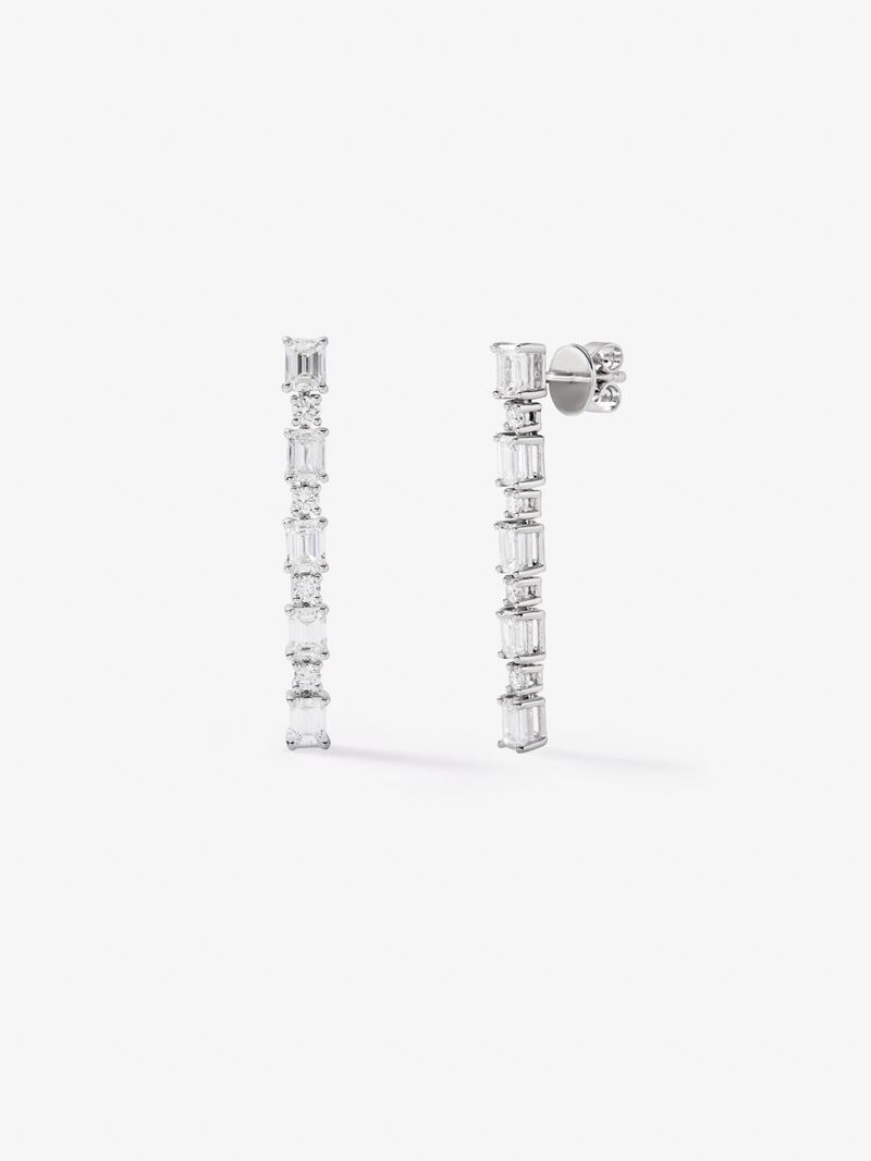 18K white gold earrings with 10 emerald-cut diamonds with a total of 2.64 cts and 8 brilliant-cut diamonds with a total of 0.35 cts image number 0