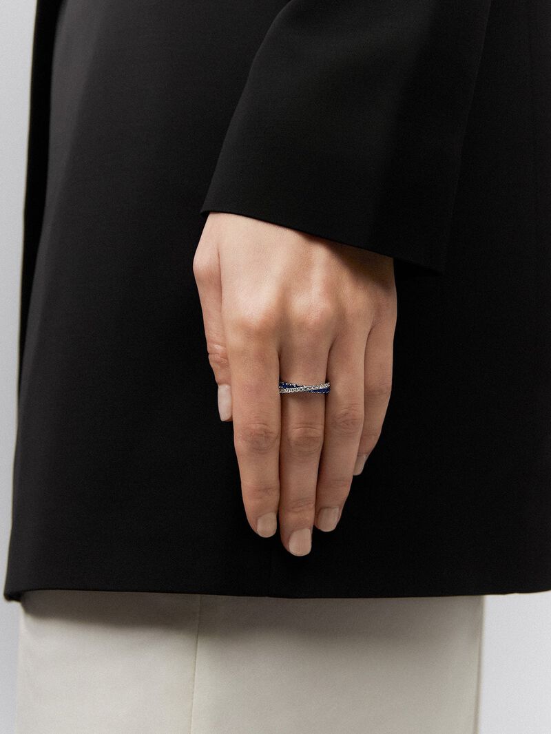 18K white gold crossover ring with sapphire and diamond image number 3