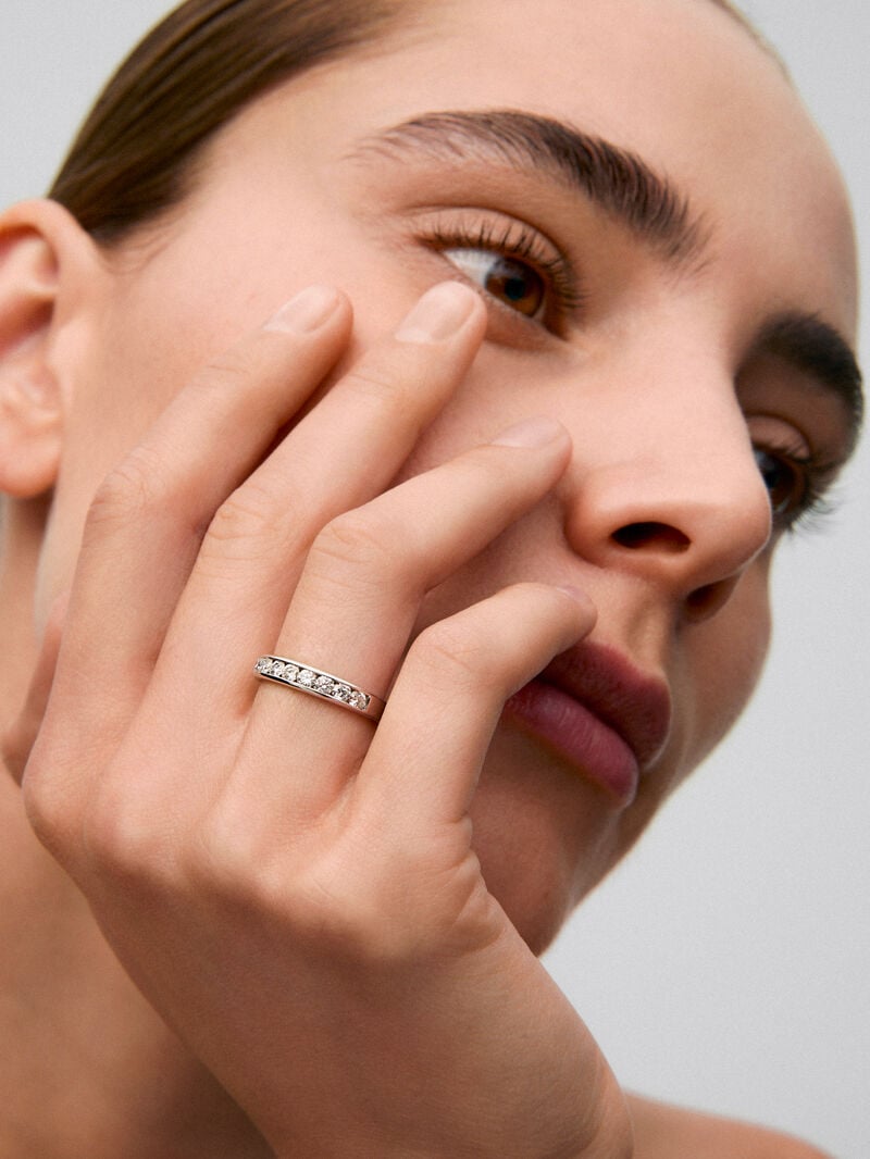 Half ring in 18K white gold with 12 brilliant-cut diamonds with a total of 0.88 cts image number 1