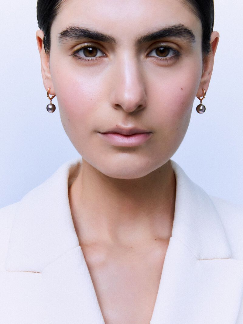 18k rose gold hoop earring with 9mm Tahitian pearl. image number 1
