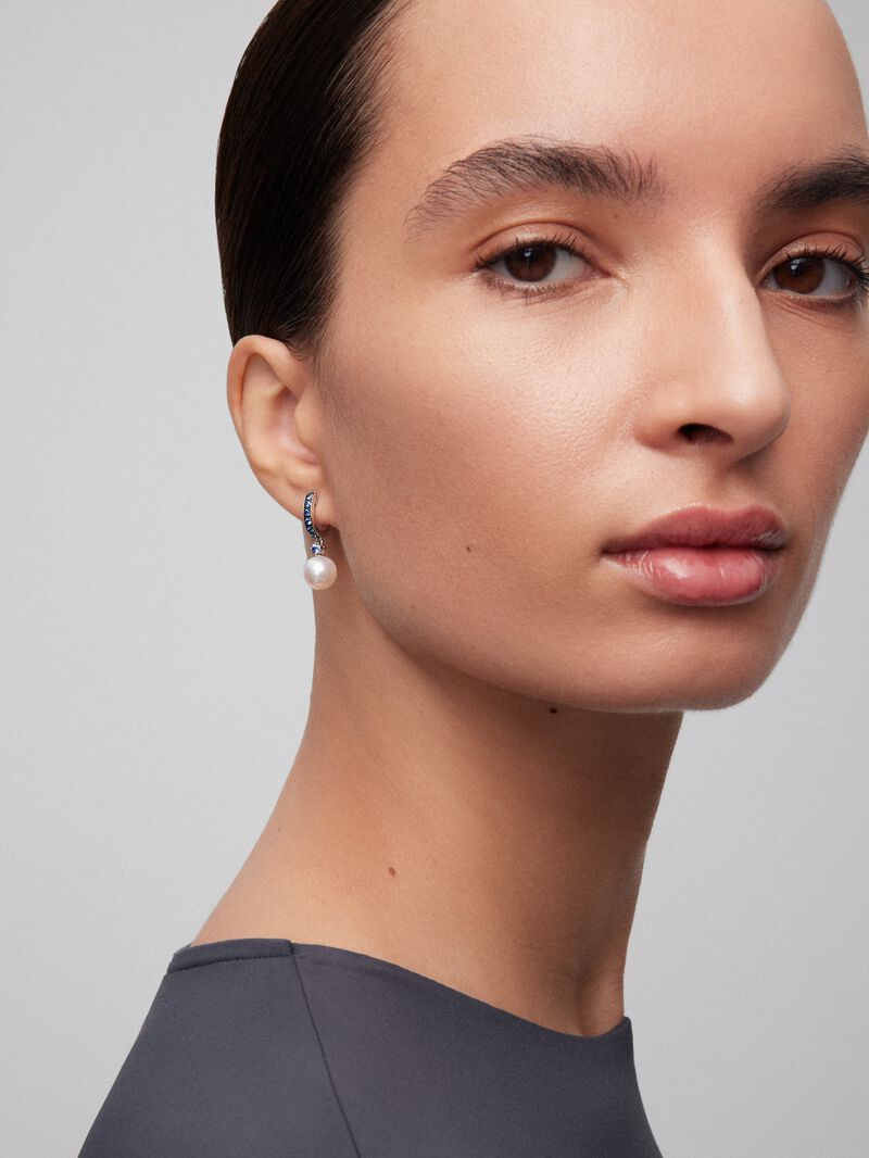 925 Silver hoop earring combined with 8.5 mm Akoya pearl and sapphire. image number 3
