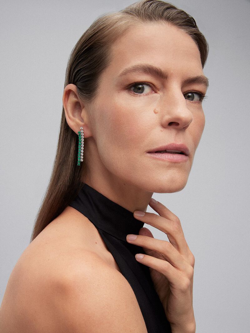 18K white gold earrings with green emeralds in bright 2,21 cts and white diamonds in 2.57 cts bright size image number 3
