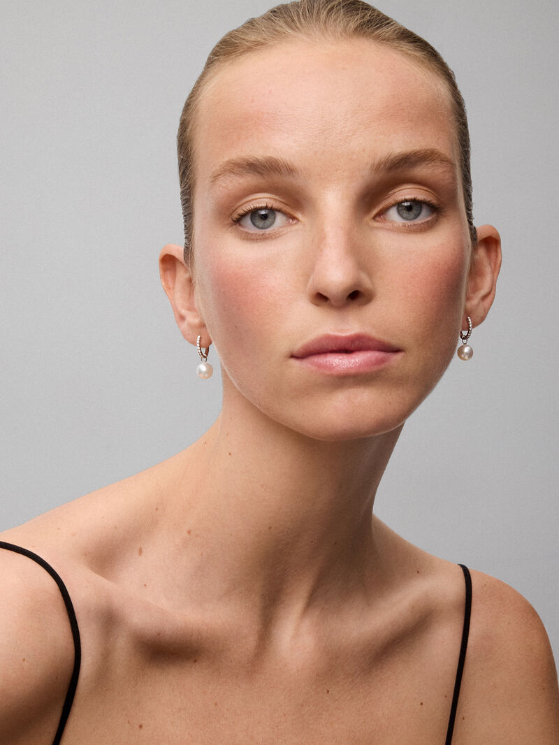18K white gold hoop earrings with 18 brilliant-cut diamonds with a total of 0.21 cts and 2 8.5mm Akoya pearls image number 1