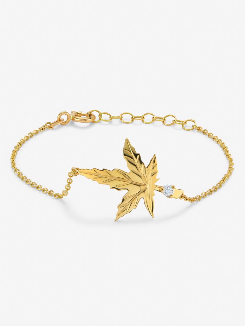 18K yellow gold bracelet with a 0.08 ct brilliant-cut diamond, in a maple leaf design image number 0