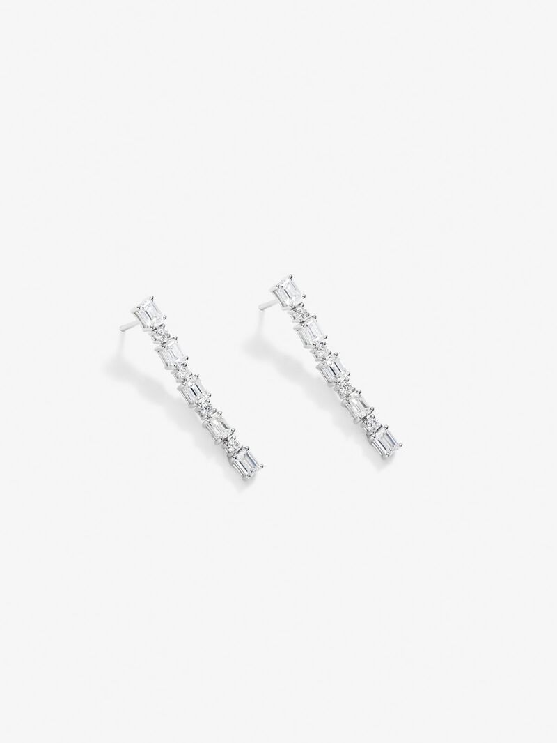 18K white gold earrings with 10 emerald-cut diamonds with a total of 2.64 cts and 8 brilliant-cut diamonds with a total of 0.35 cts image number 2