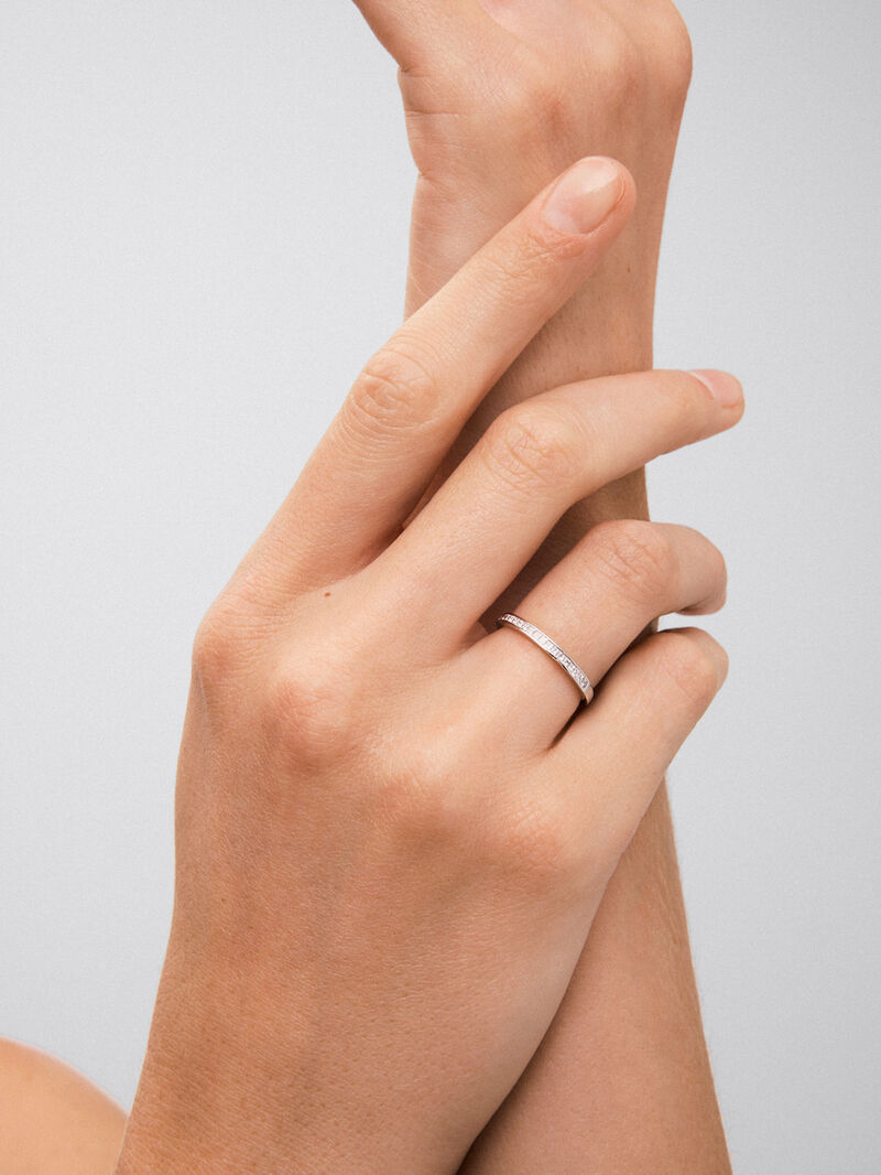 Half-eternity engagement ring made of 18K white gold with princess cut diamonds on band image number 3