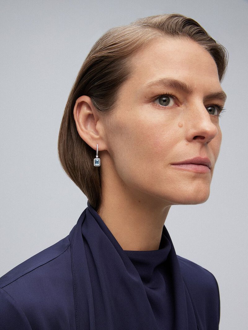 Hoop earrings with 18K white gold pendant with aquamarine and diamond. image number 1