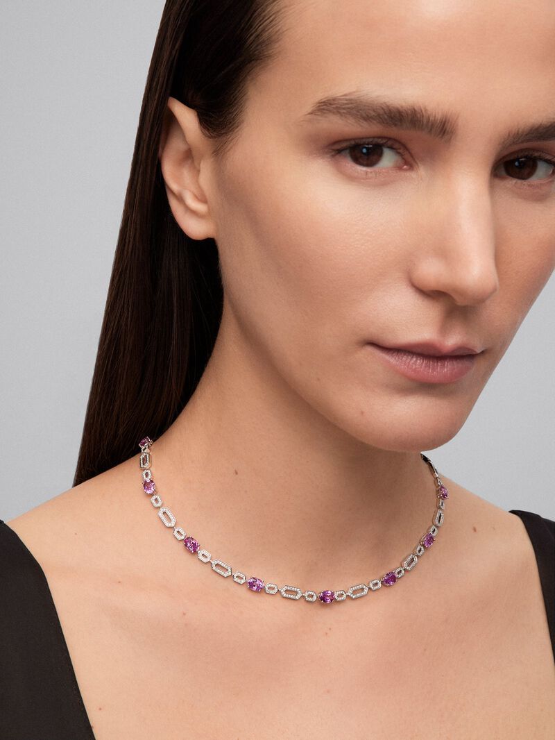 18K white gold necklace with 13 oval-cut vivid pink sapphires with a total of 14.43 cts and 572 brilliant-cut diamonds with a total of 1.73 cts image number 1