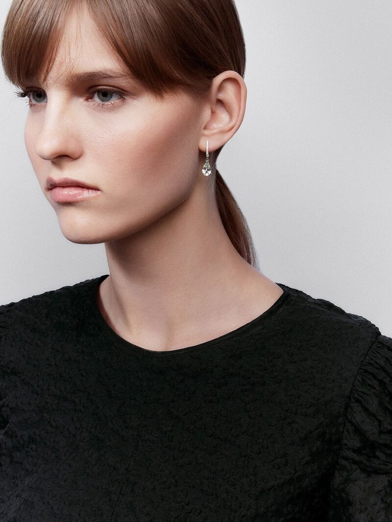 18K white gold hoop earrings with green amethyst and diamond pendant image number 3