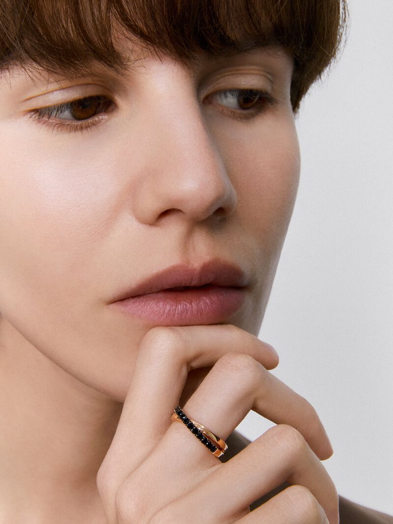 18K rose gold cross ring with 15 brilliant-cut black spinels image number 3