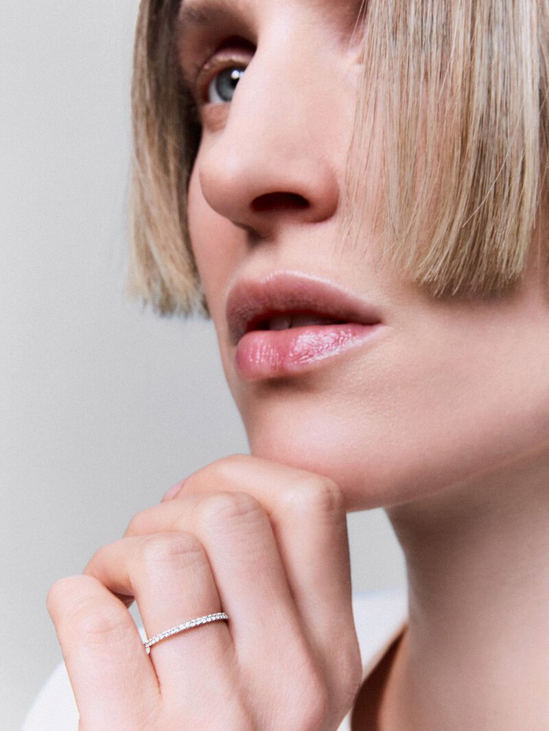 Half ring in 18K white gold with 23 brilliant-cut diamonds with a total of 0.15 cts image number 3