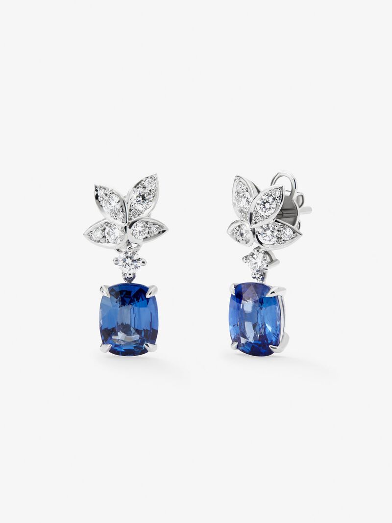 18K white gold earrings with 2 cushion-cut blue sapphires with a total of 6.69 cts and 22 brilliant-cut diamonds with a total of 0.89 cts image number 1