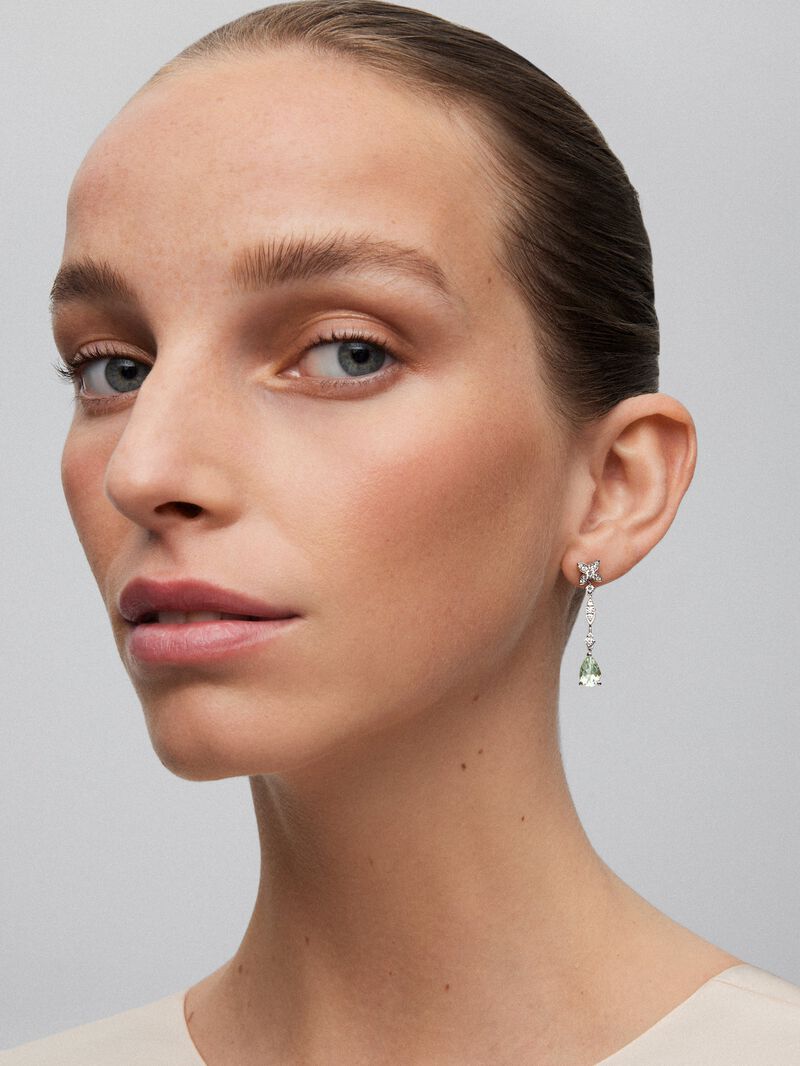 18K white gold earrings with 30 brilliant-cut diamonds with a total of 0.63 cts and 2 pear-cut green amethysts image number 4