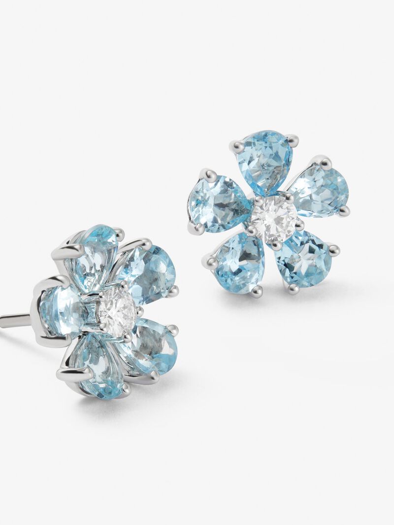 18K white gold earrings with 2.5 ct pear-cut aquamarines and 0.3 ct brilliant-cut diamonds in the shape of a flower image number 2