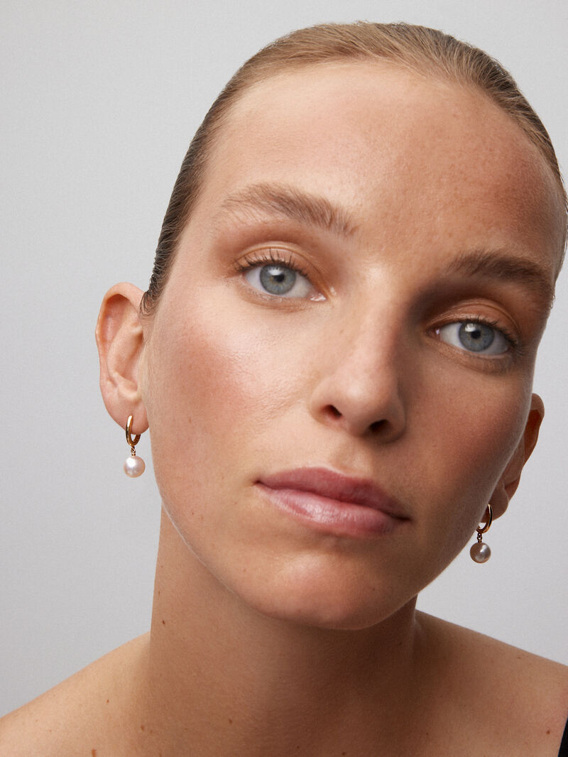 18K rose gold earrings with 2 8.5mm akoya pearls image number 1