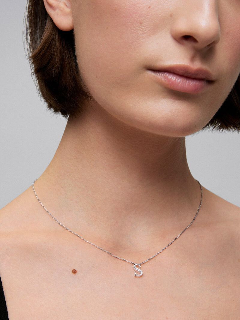 18K white gold pendant with letter S and 16 brilliant-cut diamonds with a total of 0.07 cts image number 3