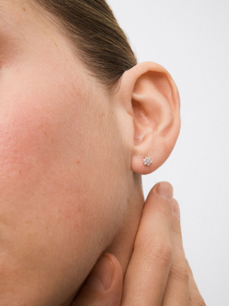 18K white gold earrings with 14 brilliant-cut diamonds with a total of 0.14 cts in the shape of a star image number 3