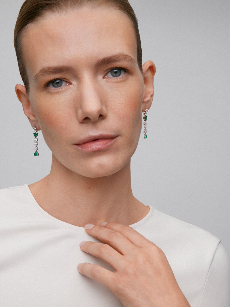 18K White Gold Earrings with diamonds and emeralds image number 3