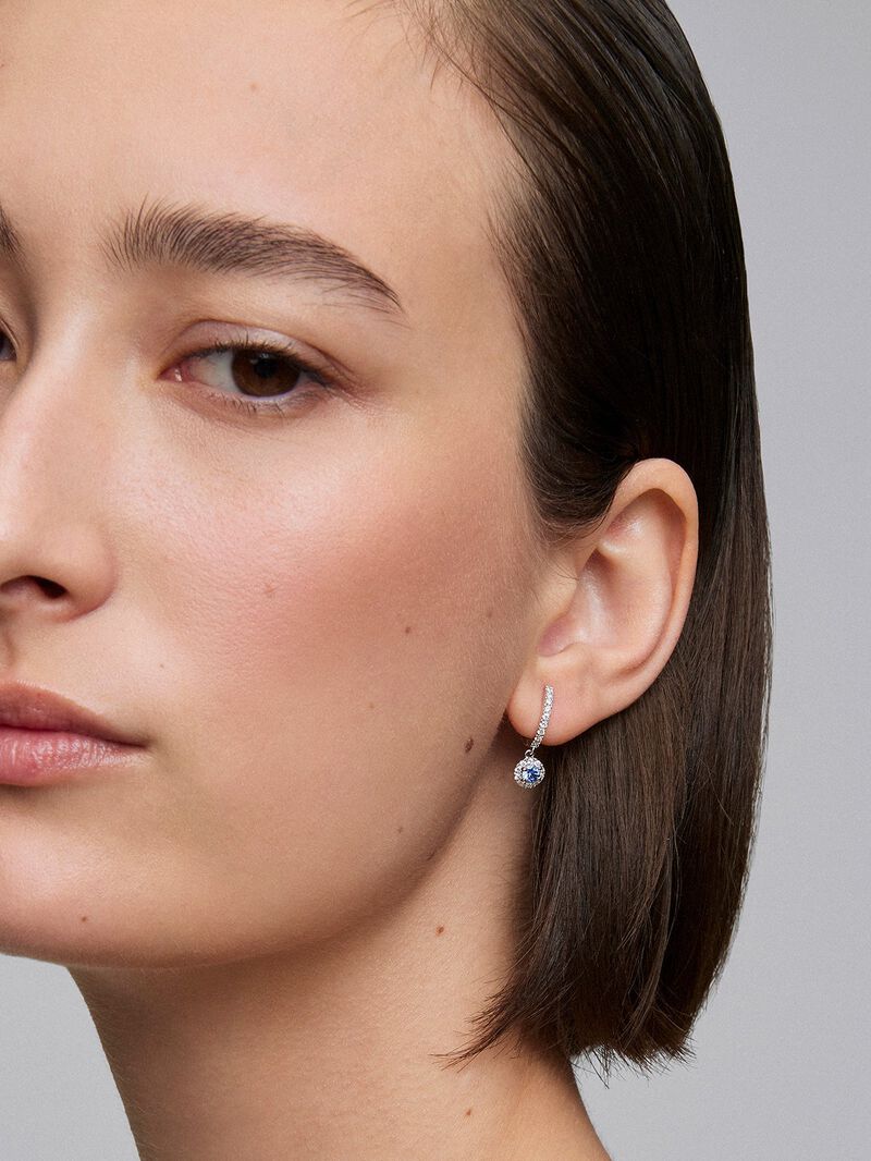 18K white gold hoop earrings with 38 brilliant-cut diamonds with a total of 0.29 cts and 2 brilliant-cut blue sapphires with a total of 0.37 cts image number 7