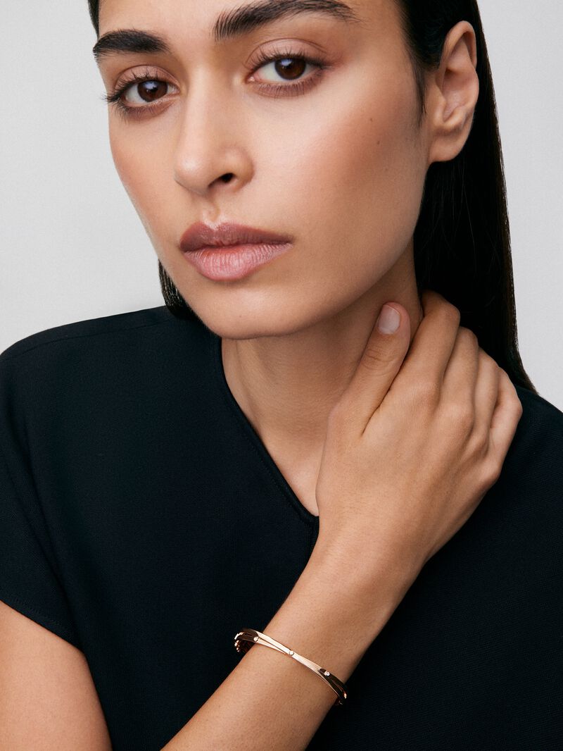 Rigid 18K rose gold bracelet with 3 brilliant-cut diamonds with a total of 0.04 cts image number 4