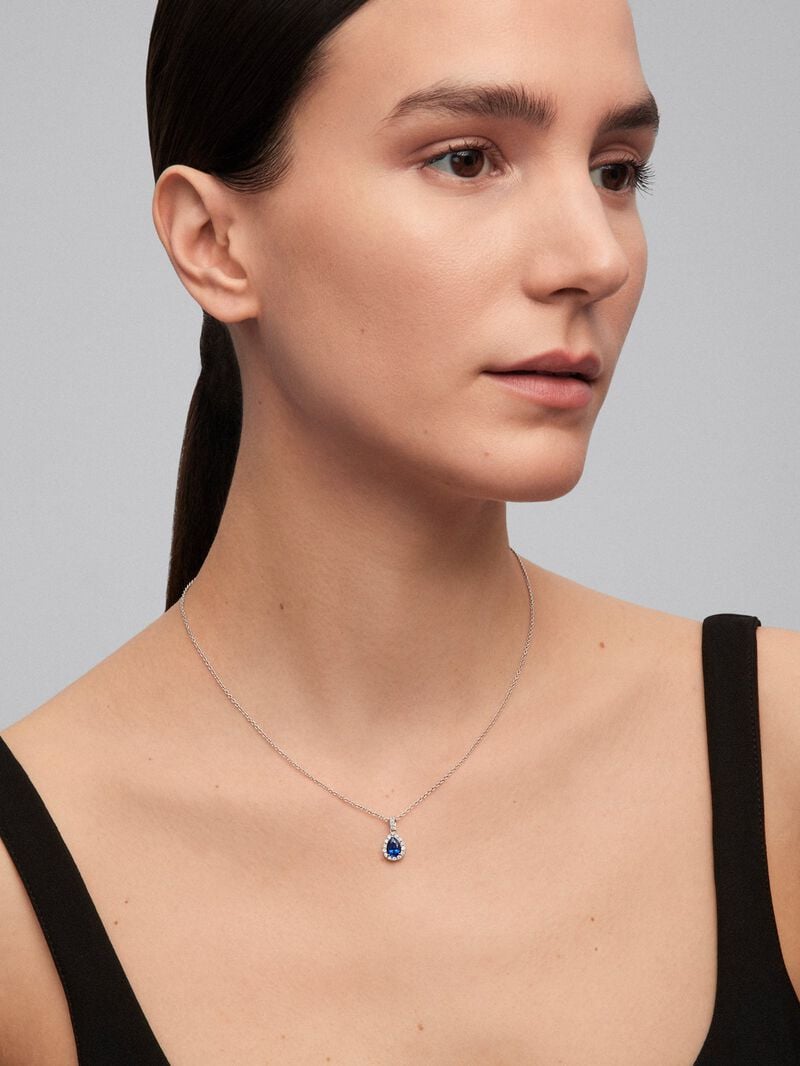 18K white gold pendant with pear-cut blue sapphire of 1.17 cts and 18 brilliant-cut diamonds with a total of 0.19 cts image number 1